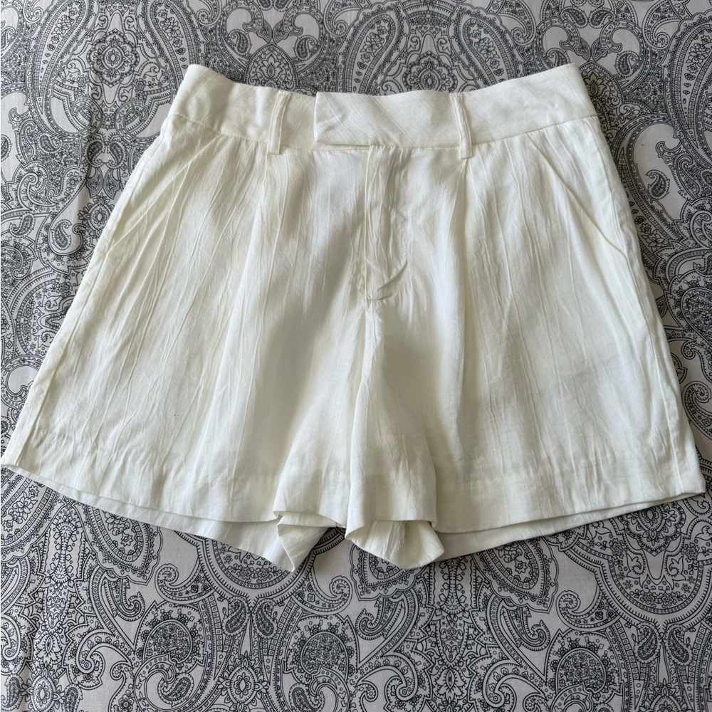 Forever 21 Cream Women's Shorts